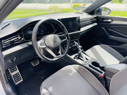 Used 2025 Volkswagen Jetta Sport FWD image 8