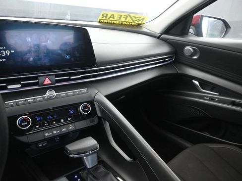 Used 2024 Hyundai Elantra SEL image 21