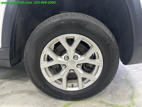 Used 2023 Jeep Grand Cherokee L Limited AWD/4WD image 16