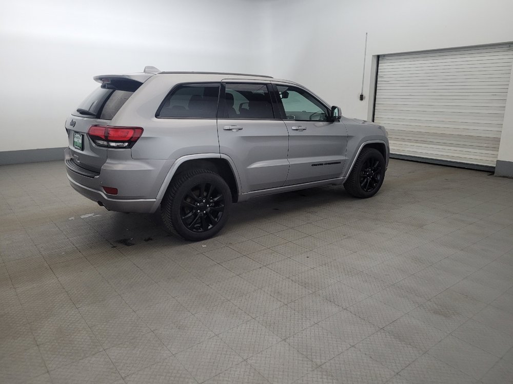 Used 2017 Jeep Grand Cherokee Altitude AWD/4WD image 10