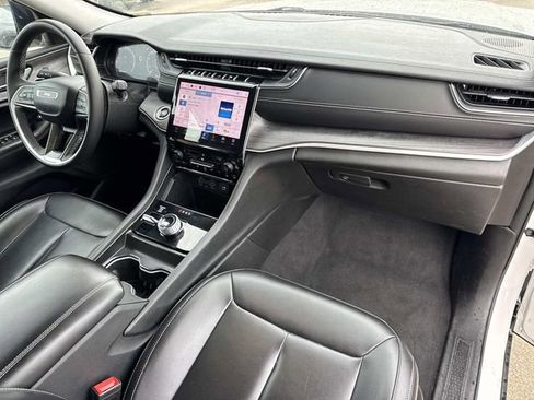 Used 2024 Jeep Grand Cherokee Limited AWD/4WD image 18