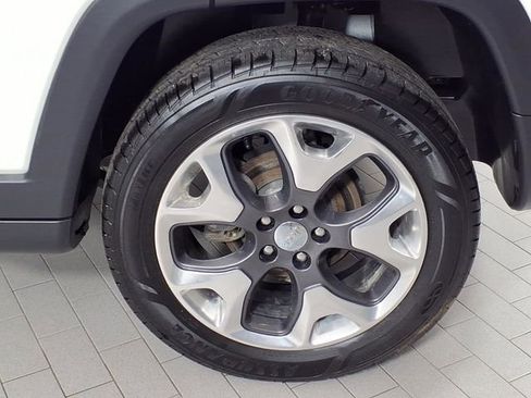 Used 2019 Jeep Compass Limited AWD/4WD image 8