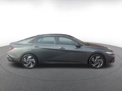 Used 2025 Hyundai Elantra SEL image 16