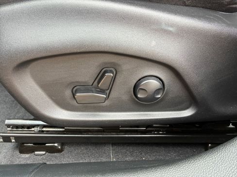 Used 2025 Jeep Compass Limited image 22