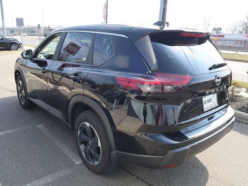 Certified 2025 Nissan Rogue SV image 8