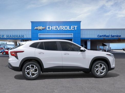 New 2026 Chevrolet Trax LS w/ LS Convenience Package FWD image 6