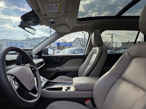 Used 2024 Lincoln Aviator AWD w/ Premium Package image 5