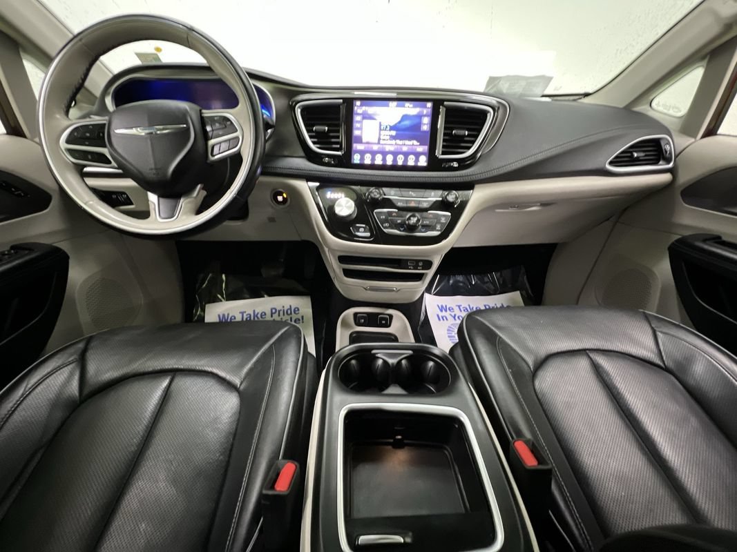 Used 2018 Chrysler Pacifica Limited FWD image 18