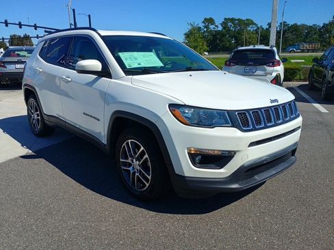 Used 2019 Jeep Compass Latitude image 3