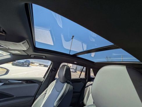 New 2026 Volkswagen Tiguan SE R-Line FWD image 21