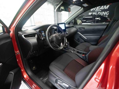 Used 2025 Toyota Corolla Cross AWD Hybrid w/ Moonroof Package image 8