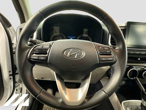 Used 2022 Hyundai Venue SEL FWD image 11