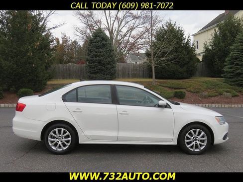 Used 2011 Volkswagen Jetta SE image 4