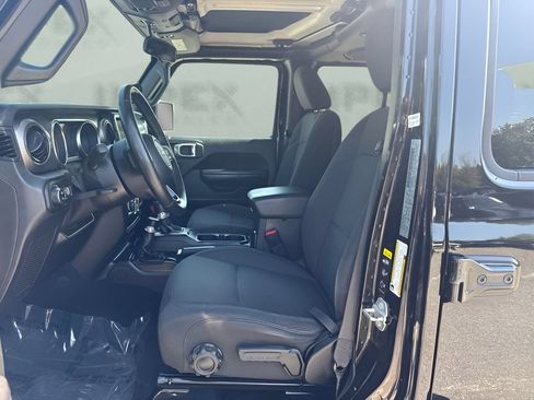 Used 2020 Jeep Gladiator Sport w/ Quick Order Package 24S AWD/4WD image 9