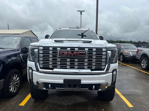 Used 2024 GMC Sierra 3500 Denali w/ Denali Reserve Package AWD/4WD image 2