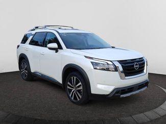 Used 2025 Nissan Pathfinder Platinum FWD video 1