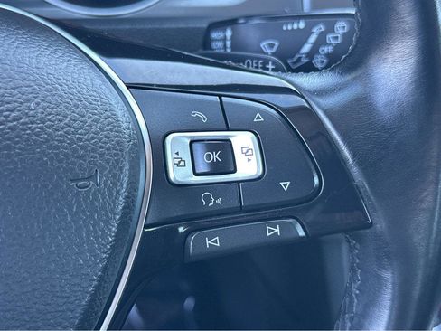 Used 2017 Volkswagen Golf SE image 23