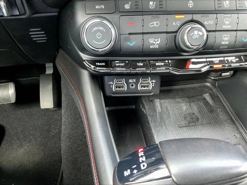 Used 2023 Dodge Durango R/T w/ Tow 'N Go Package AWD/4WD image 19