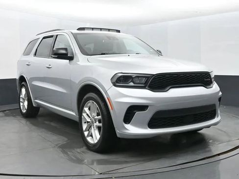 Used 2024 Dodge Durango GT image 2