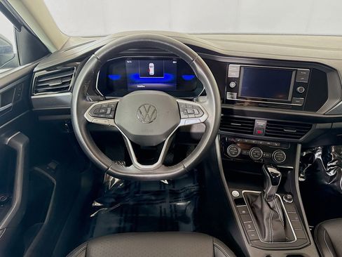 Certified 2022 Volkswagen Jetta SE FWD image 21