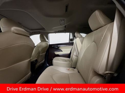 Certified 2021 Toyota Highlander Limited image 9