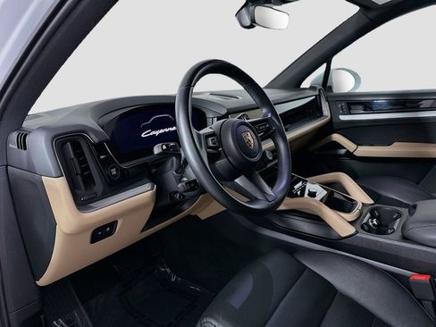 Certified 2024 Porsche Cayenne AWD/4WD image 4