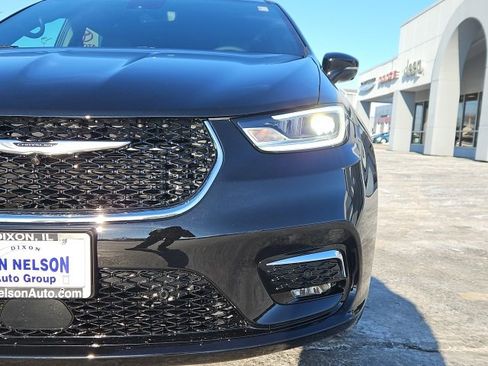 New 2026 Chrysler Pacifica Select image 3