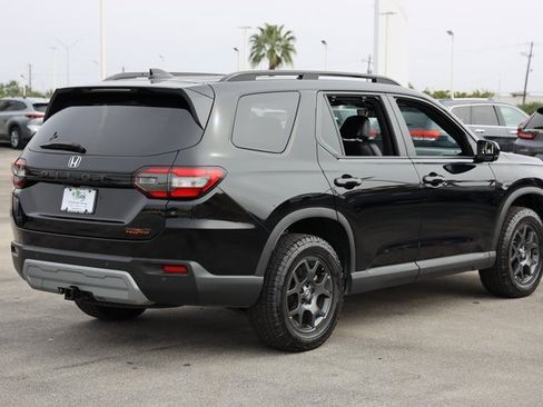 Certified 2025 Honda Pilot TrailSport image 8