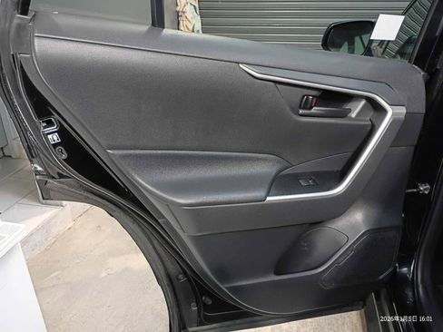 Used 2019 Toyota RAV4 LE image 13