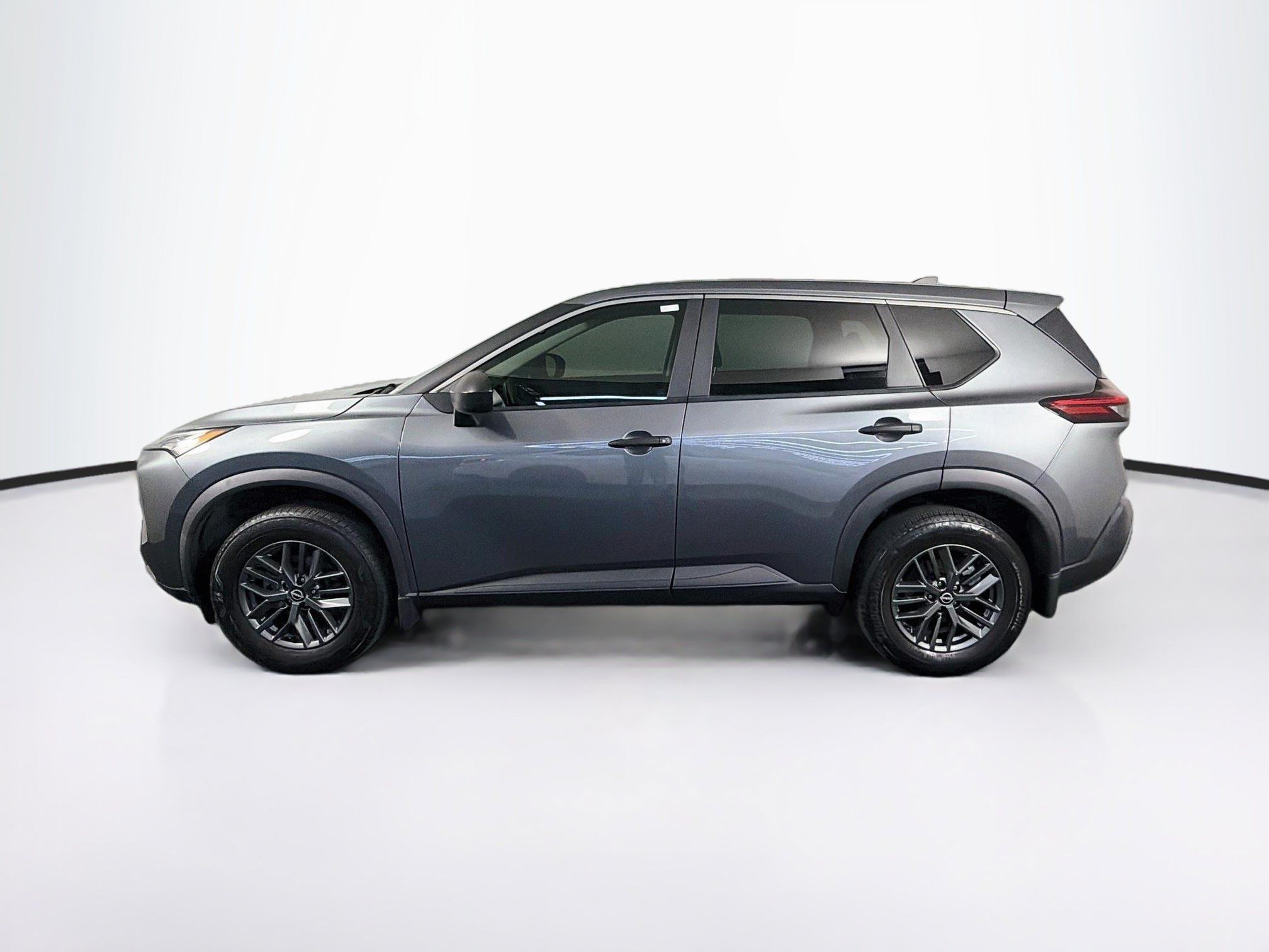 Used 2023 Nissan Rogue S FWD image 4