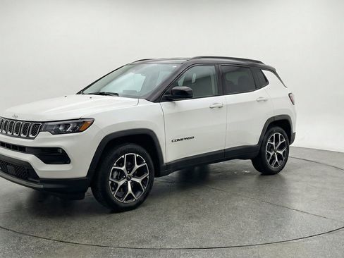 Used 2025 Jeep Compass Limited AWD/4WD image 3