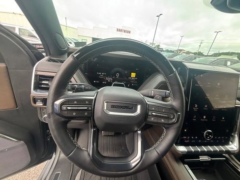 Used 2026 GMC Yukon Denali Ultimate w/ LPO, Illumination Package AWD/4WD image 13