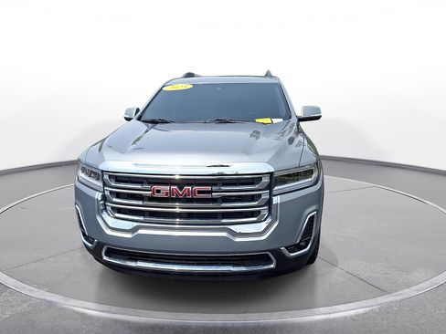 Used 2023 GMC Acadia SLT w/ LPO, Floor Liner Package FWD image 3