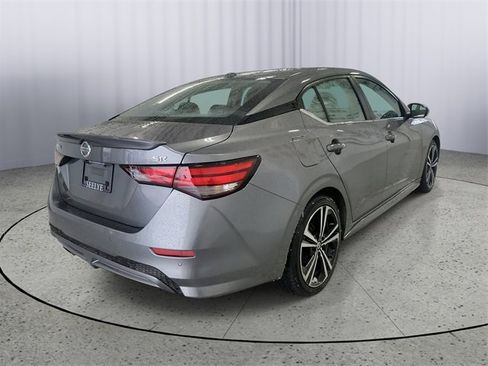 Used 2022 Nissan Sentra SR w/ SR Premium Package image 2