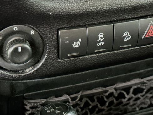 Used 2017 Jeep Wrangler Unlimited Rubicon w/ Connectivity Group AWD/4WD image 19