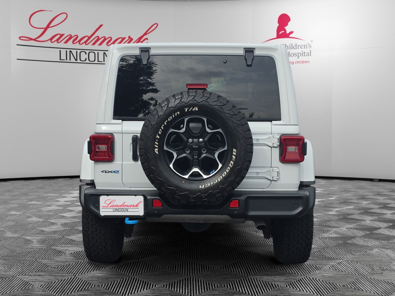 Used 2022 Jeep Wrangler Unlimited Rubicon 4xe w/ Cold Weather Group AWD/4WD image 4