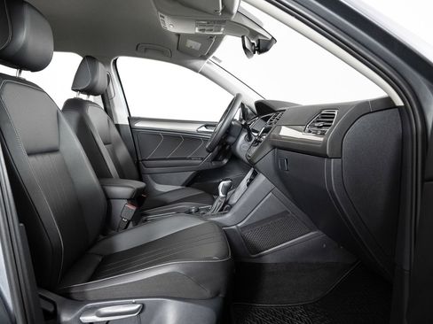 Used 2023 Volkswagen Tiguan SE image 27