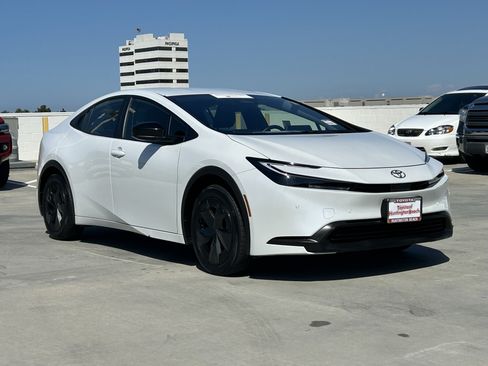Certified 2025 Toyota Prius LE FWD image 2
