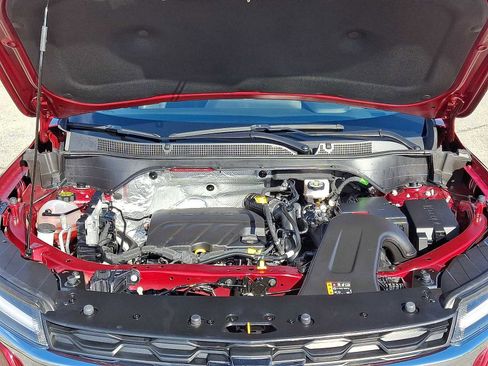 Used 2025 Chevrolet Trax LT w/ LT Convenience Package image 33