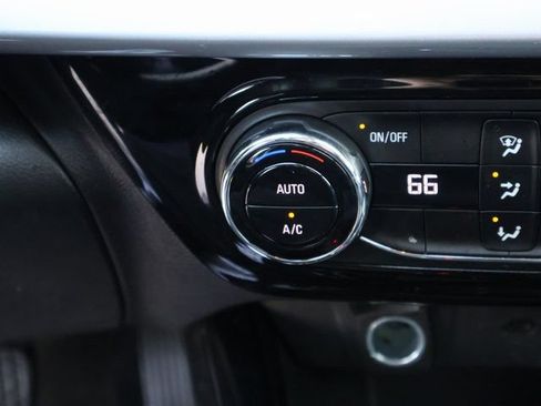 Used 2025 Chevrolet Trax LT FWD image 27
