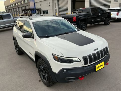 Used 2019 Jeep Cherokee Trailhawk w/ Comfort & Convenience Group AWD/4WD image 30