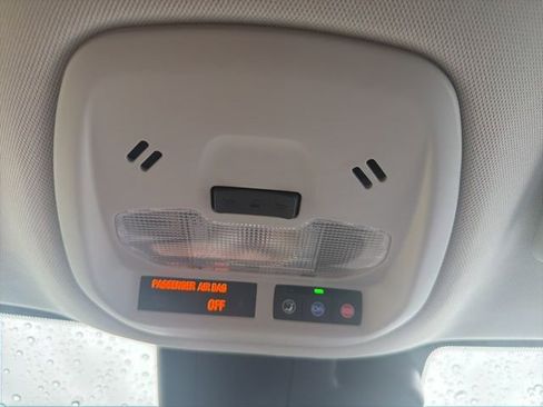 Used 2024 Chevrolet Trax LT w/ LT Convenience Package image 35