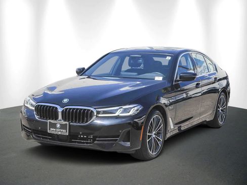 Certified 2023 BMW 530e image 3