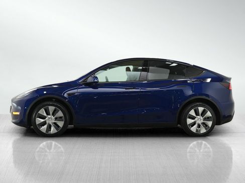 Used 2022 Tesla Model Y Long Range image 2