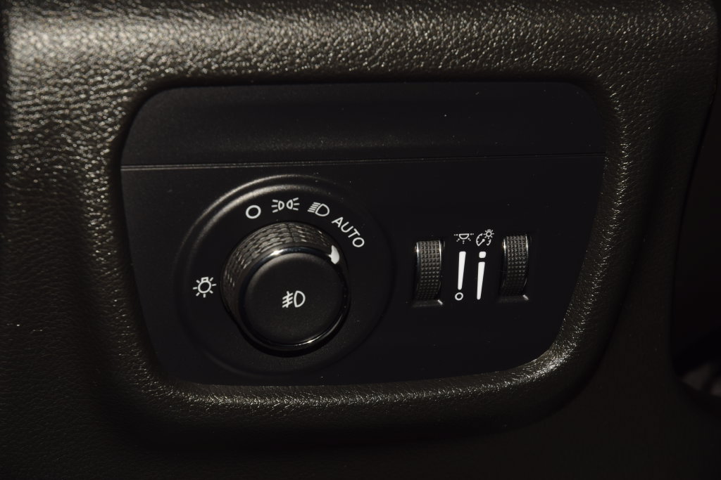 Used 2025 Jeep Grand Cherokee L Limited AWD/4WD image 36