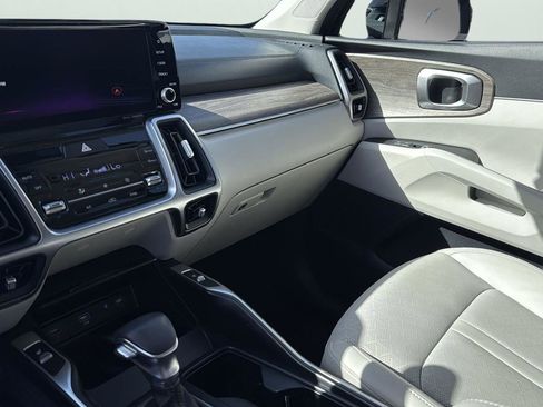 Used 2023 Kia Sorento EX w/ Panoramic Sunroof Package image 20