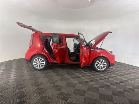Used 2017 Kia Soul + image 15