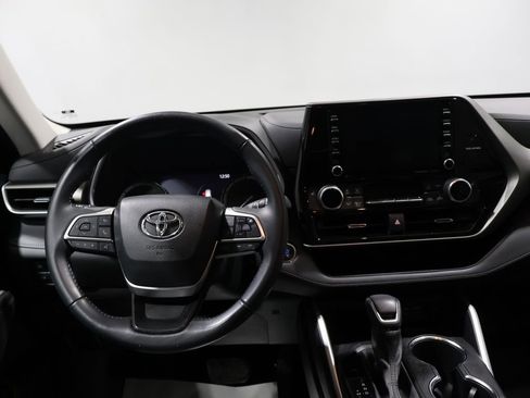 Certified 2022 Toyota Highlander XLE image 16