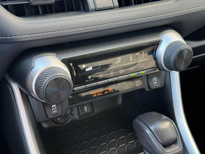 Used 2021 Toyota RAV4 LE AWD/4WD image 28