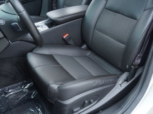 Used 2016 Chevrolet Impala LT image 8